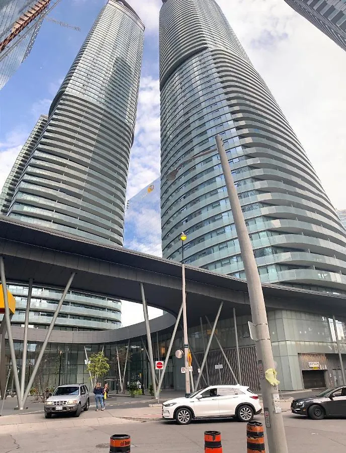 호텔 Comfort Opulence Suites Downtown 20Th Floor Condo City View Suite 토론토